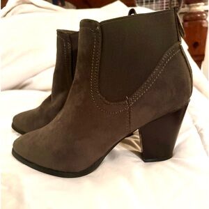 Women’s boots 8 1/2